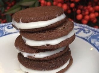 Homemade chocolate sandwich cookies (Oreo style)