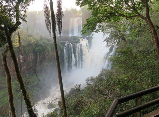 Iguazú Falls: stunning natural beauty