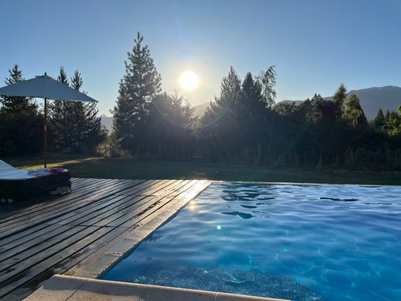 Image credit: Virgi (author): View from the pool deck at Cabañas Las Nubes, el Bolsón.