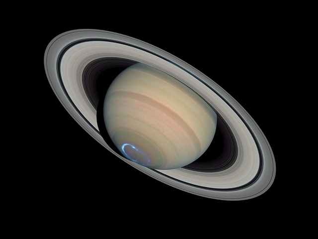 Saturn with rings - Image from WikiImages at Pixabay